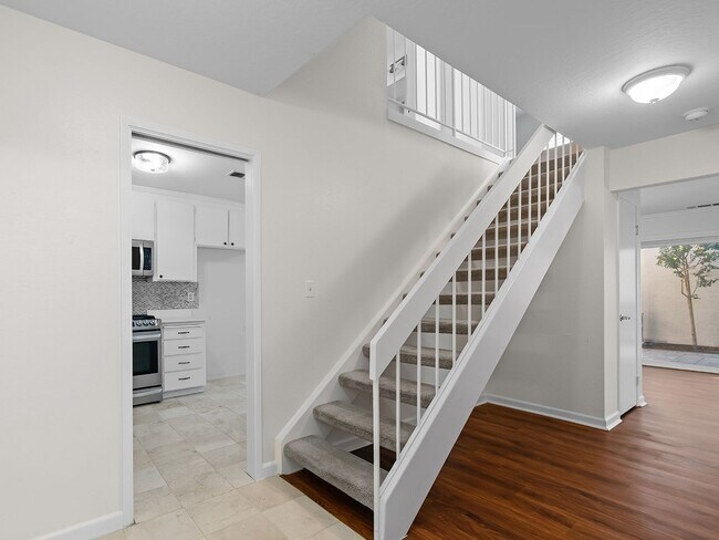 Foto del edificio - Townhouse-Style Single-Family