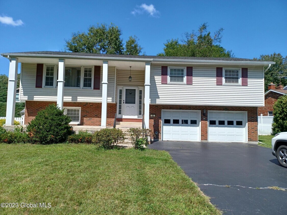 52 Delafield Dr, Colonie, NY 12205 House Rental in Colonie, NY