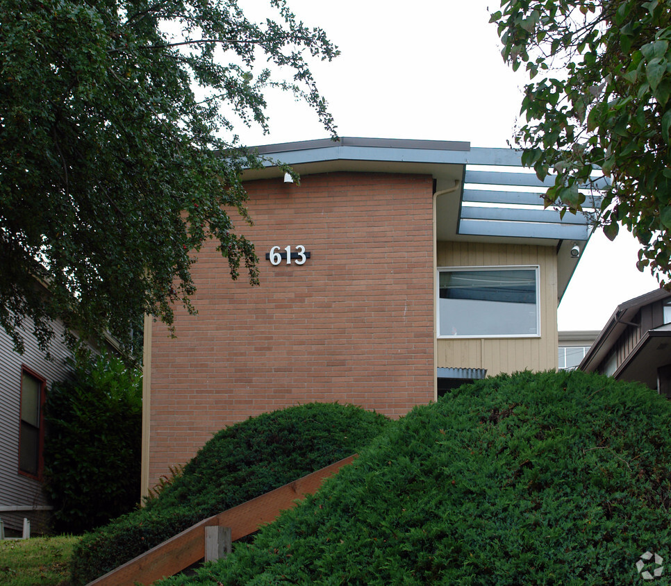 Building Photo - 613 W Emerson St