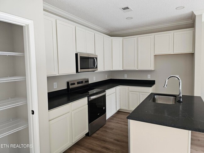 Foto del edificio - 6631 Johnbo Wy