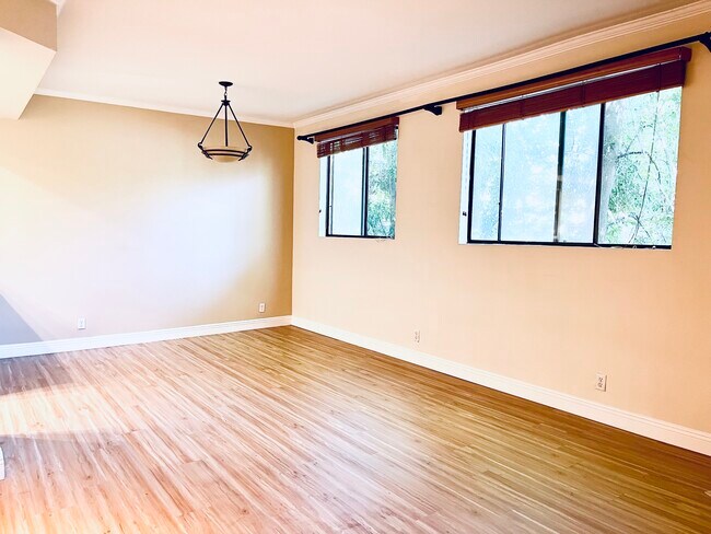 Dining Area - 13331 Moorpark St