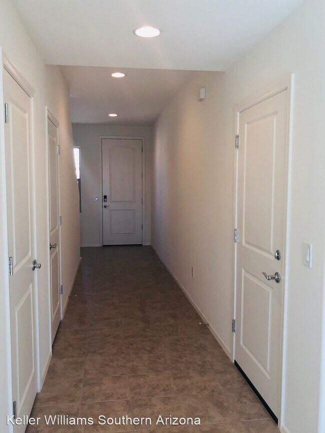 Building Photo - 3 br, 2.5 bath House - 7415 S. Via Casa El...