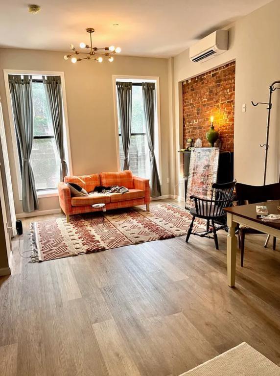 Building Photo - 2 bedroom in New York NY 11206