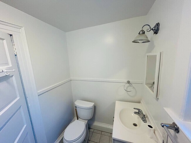Foto del edificio - 133 Berry Hill Rd