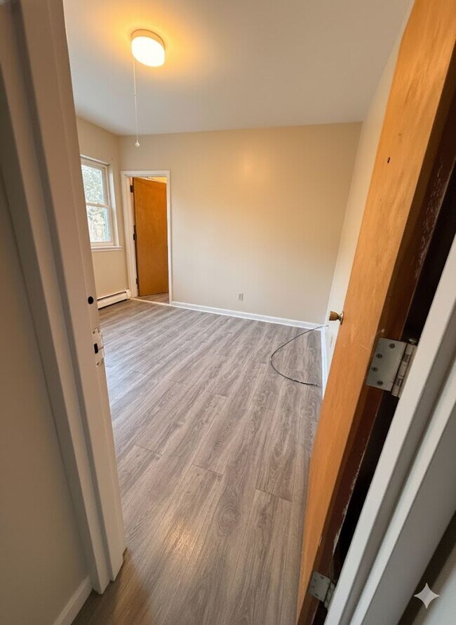 Building Photo - Modern 1br in Country Setting