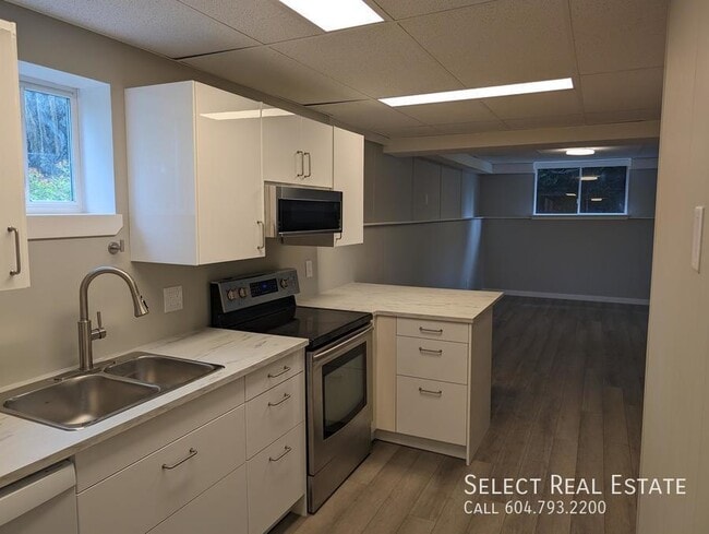 Building Photo - 45574 Lewis Ave