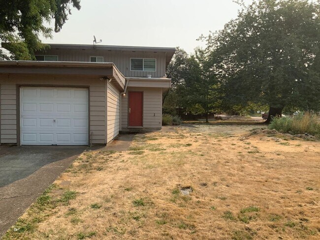 Foto del edificio - 2 Bedroom Duplex Near Autzen Stadium