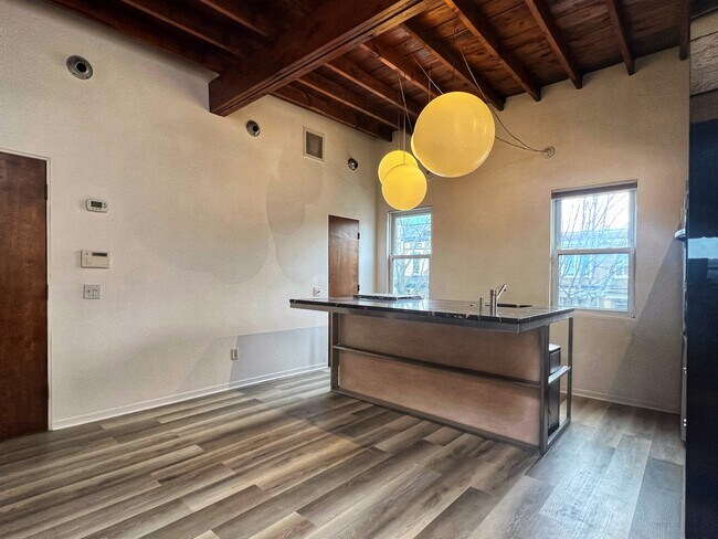 Building Photo - 1012 Irving St NW