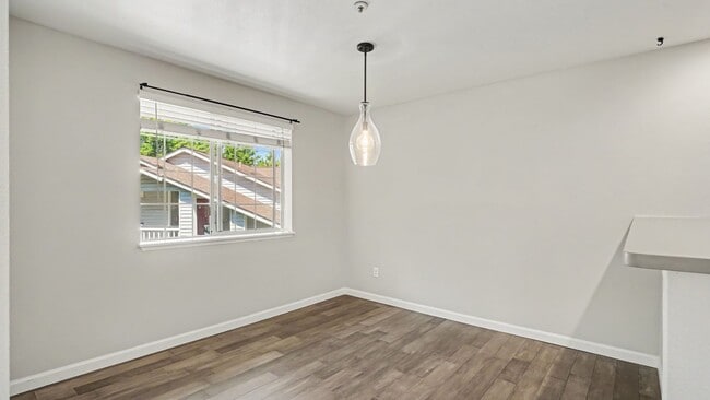 Building Photo - 2Bd/1Ba Newcastle Condo