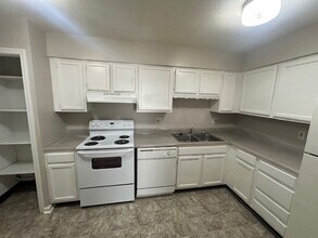 Interior Photo - The Grove on Harcourt