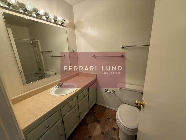 Foto del edificio - ?? Loft Style Townhome in Reno - Kay DeAlba Property! ??