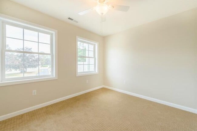 Foto del edificio - 1009 Misty Meadow Ln