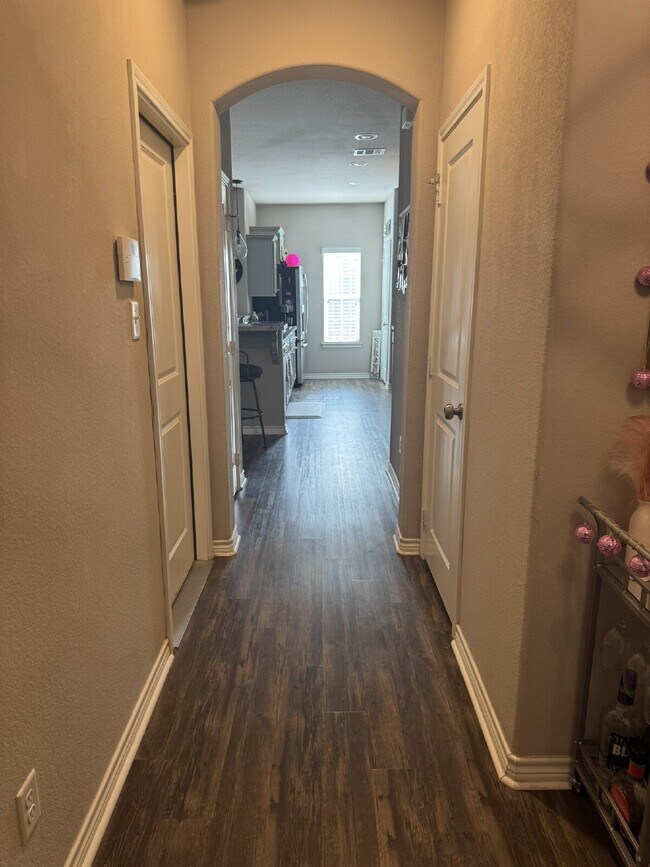 Foto del edificio - "Spacious 4-Bed, 4.5-Bath Townhouse Retreat in College Station!"