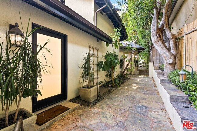 Foto del edificio - 1615 Marmont Ave