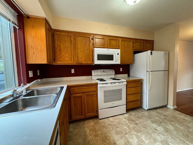 Foto del edificio - Townhouse in NE Grants Pass, Close to Shop...