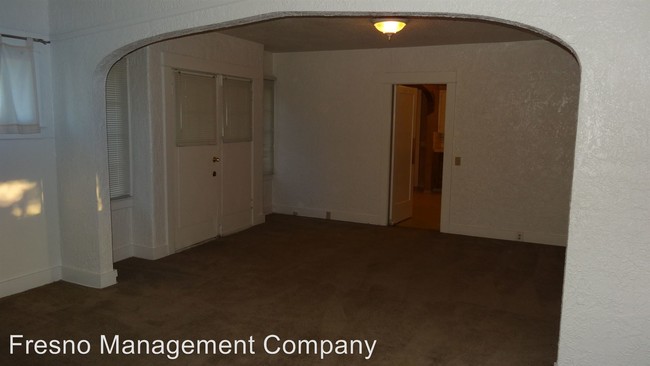 Building Photo - 493 E Sierra Ave
