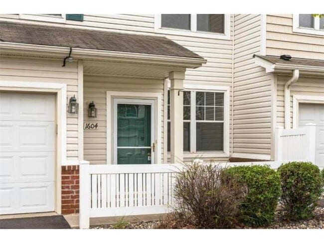 Building Photo - 1604 Liberty Cir