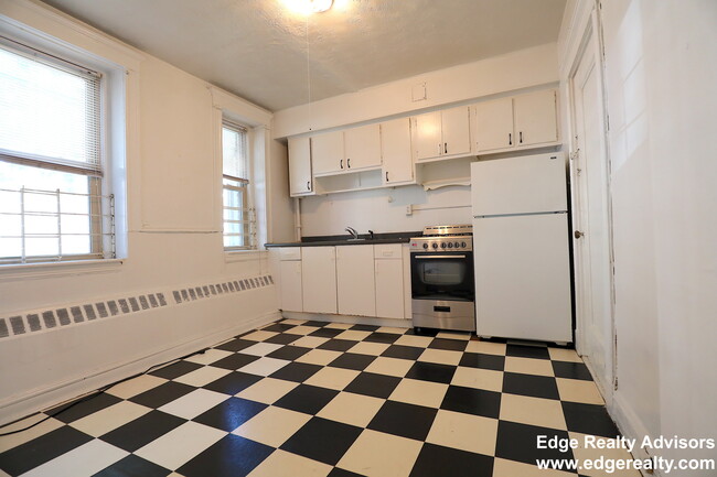 Foto del edificio - 130 Brainerd Rd