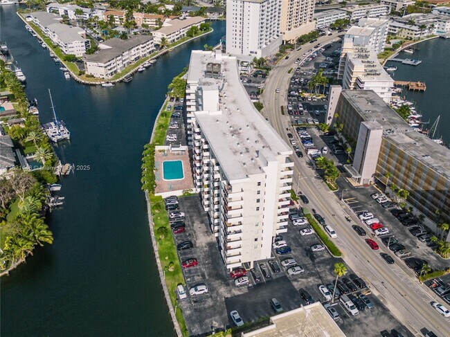 Foto del edificio - 401 Golden Isles Dr