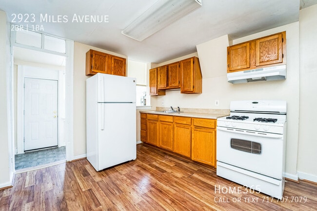 Building Photo - Lovely 2 Bedroom Townhouse - Don't miss a ...