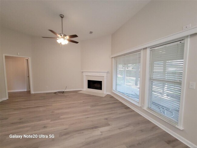 Foto del edificio - 6404 Deerwood Pl