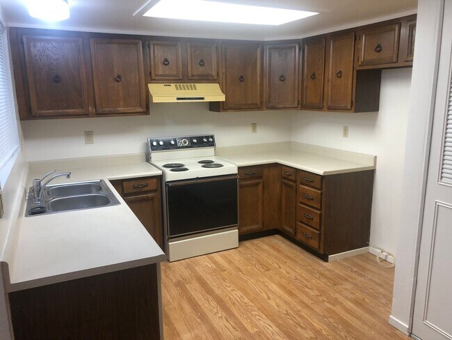 Building Photo - NICE HOME IN LAKE OF THE PINES!