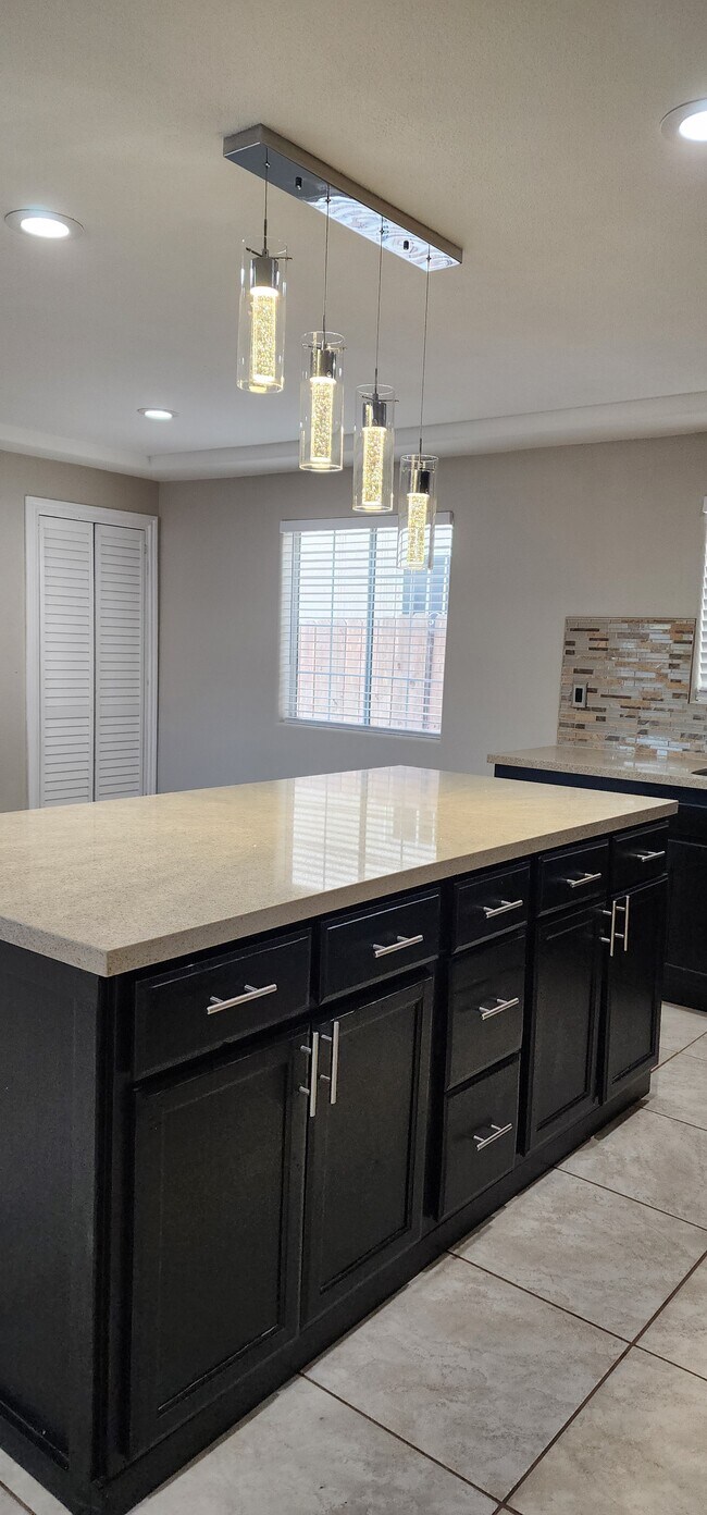 Foto del edificio - 10405 Anzac Ave