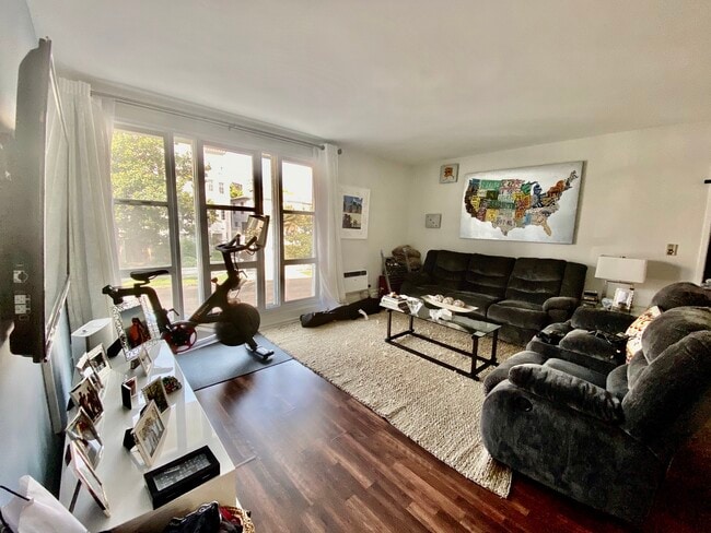 Living Room - 1730 Glendon Ave
