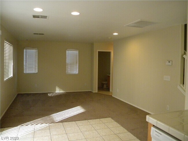 Foto del edificio - 983 Cantabria Heights Ave