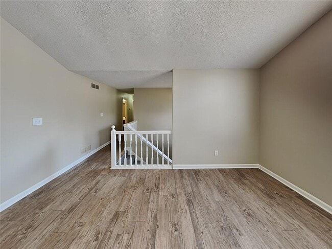 Foto del edificio - 101 Brandon Woods Cir