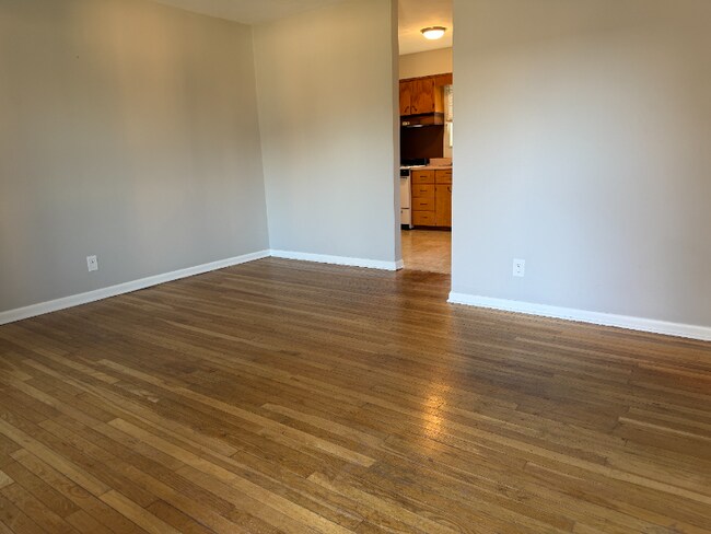 Foto del edificio - 652 E Main St