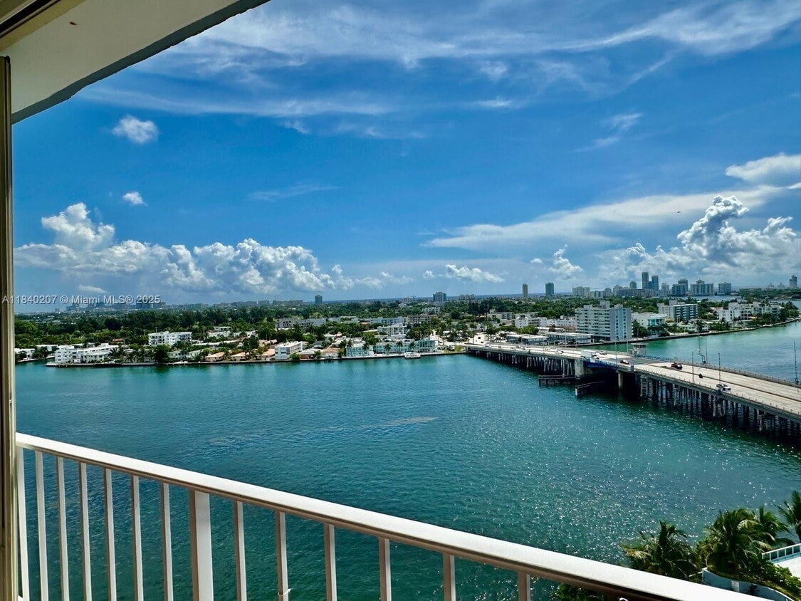 Foto principal - 1865 79th Street Causeway