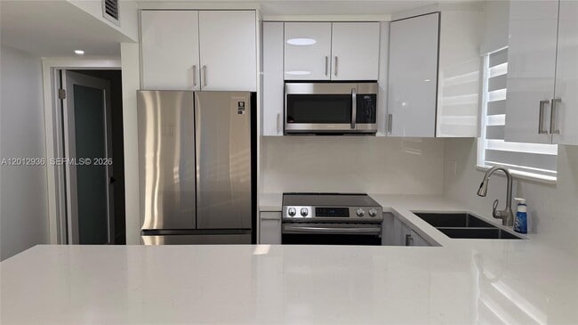 Building Photo - 6223 SW 131st Ct