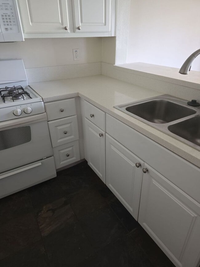 Building Photo - *Move-In Special* Spacious 2 Bed / 2 Bath Condo in San Bernardino – Upgraded & Move-In Ready!