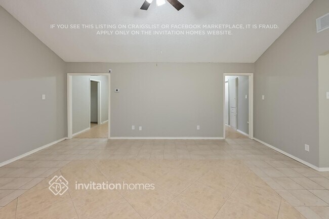Foto del edificio - 8703 Saratoga Forest Dr