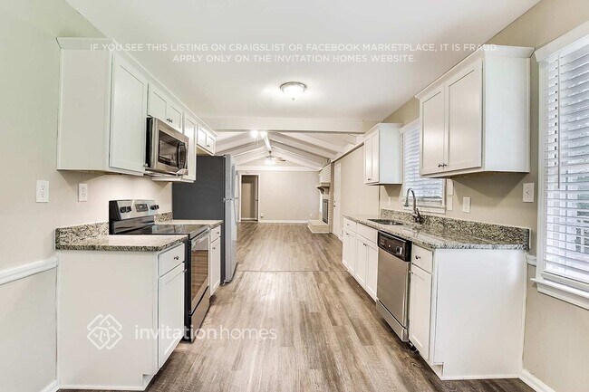 Foto del edificio - 6236 Shallow Creek Ln