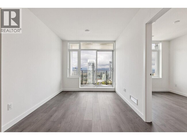 Building Photo - 6468-6468 Willingdon Ave
