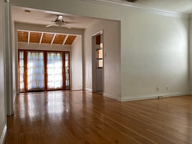 ¿Zona de comedor o? - 4454 Laurelgrove Ave