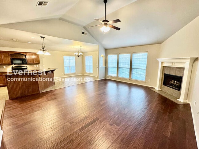 Foto del edificio - 3 Bed/2 Bath Home with Garage / Pet-Friend...