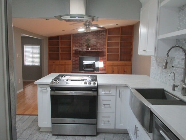 Building Photo - Desirable & Quiet La Mesa 4 Bdr House w Po...