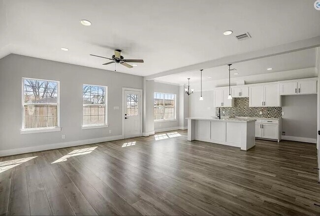 Foto del edificio - 9815 Bamboo Rd