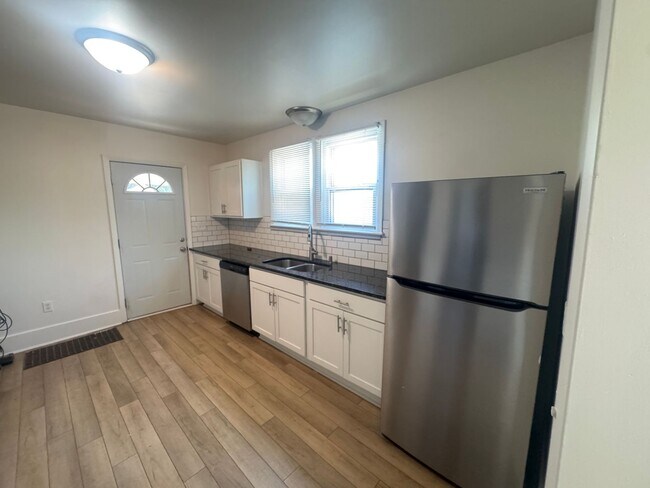 Foto del edificio - Updated 3 bedroom home on the NE side of G...