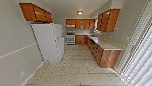 Building Photo - 13806 Hartill Ave