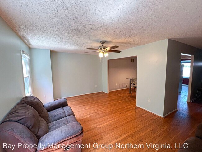 Building Photo - 3 br, 2.5 bath House - 3067 Tecumseh Ct