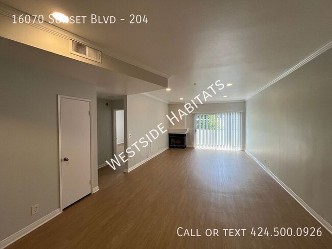 Building Photo - 16070 W Sunset Blvd