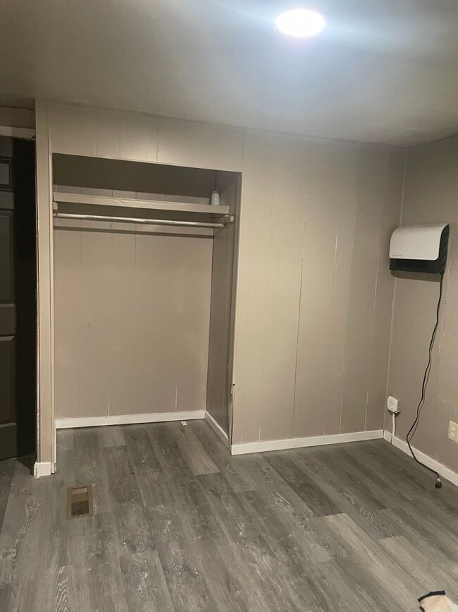 Building Photo - Two Bedroom One Bath Manufactured Home in Huntington