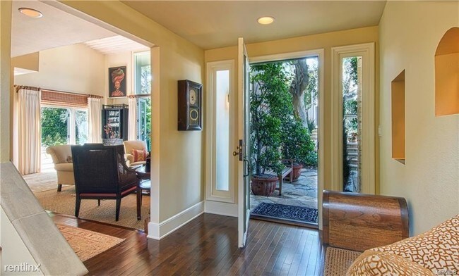Building Photo - 5 br, 3 bath House - 725 Emerald Bay