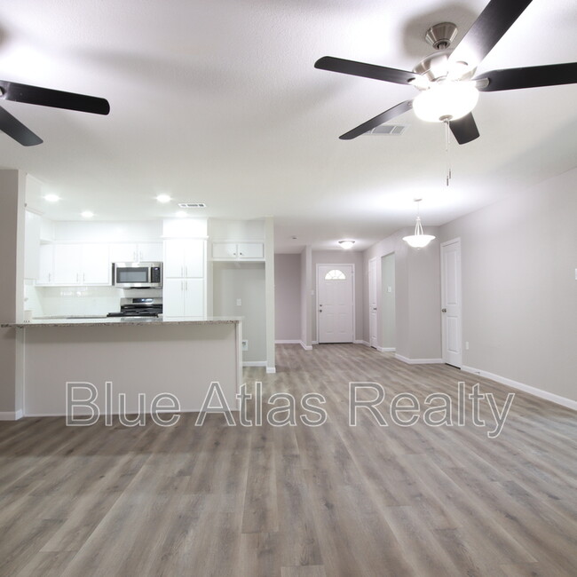 Building Photo - 3629 Venice Dr