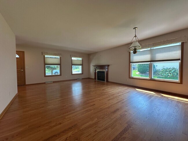 Foto del edificio - 7006 Parker Hill Dr