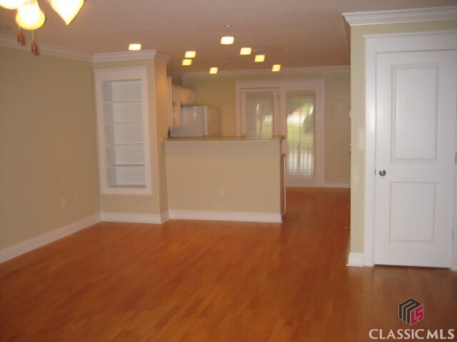 Building Photo - 660 Barnett Shoals Rd